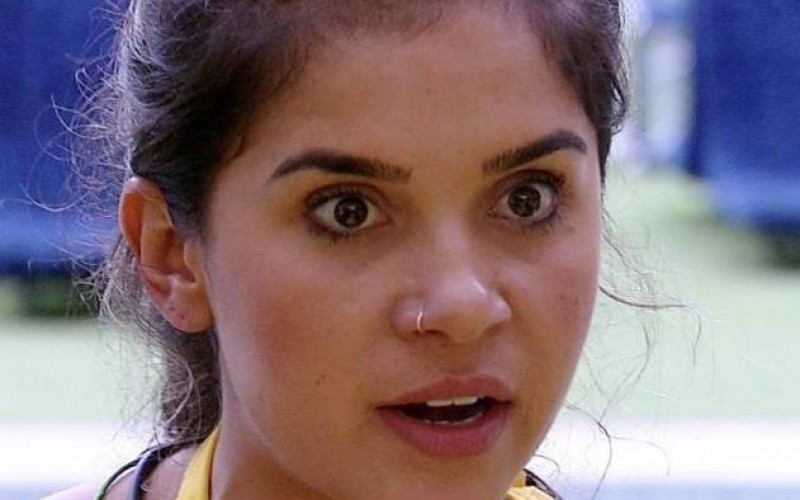 BBB20 - Gizelly dá ‘pt’, cai na pista de dança e preocupa participantes