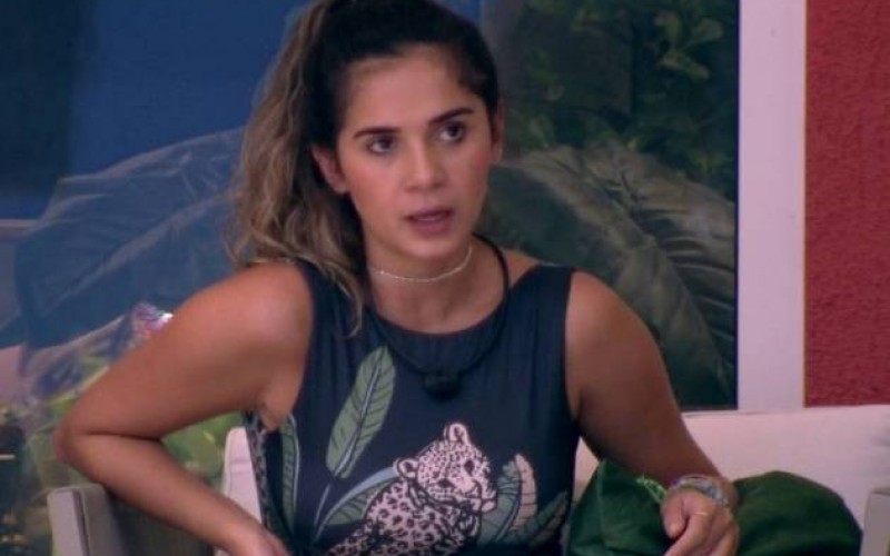 BBB20 - Ivy e Thelma foram usar o banheiro após Gizelly e reclamaram do cheiro