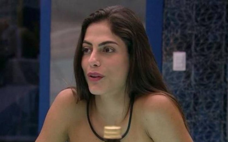 BBB20 - Mari Gonzales passa da conta na bebedeira e vomita no banheiro