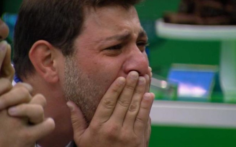 BBB21: Caio se emociona durante almoço do anjo e ameaça sair do programa