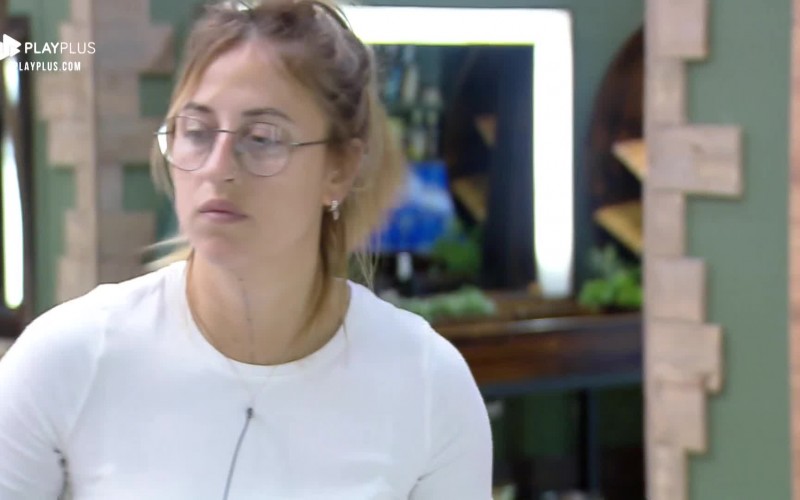 Bifão e Viny Vieira cozinham para peões e cantam Jota Quest