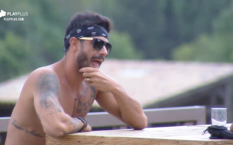 Diego diz que jogo melhorou, mas 