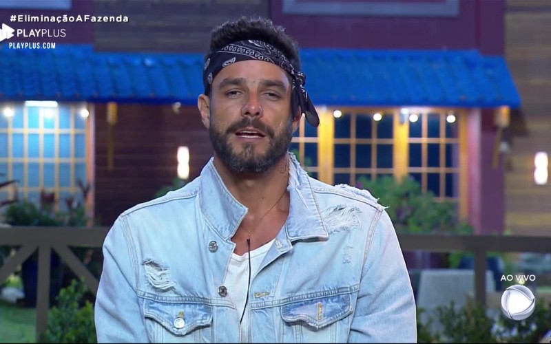 Diego e Tati pedem votos ao público antes da eliminação