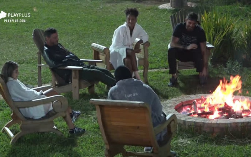 Em volta da fogueira, peões relembram início do reality