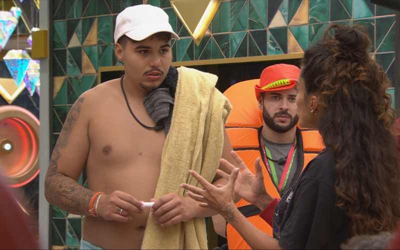 Aline Campos confronta Pedro: 