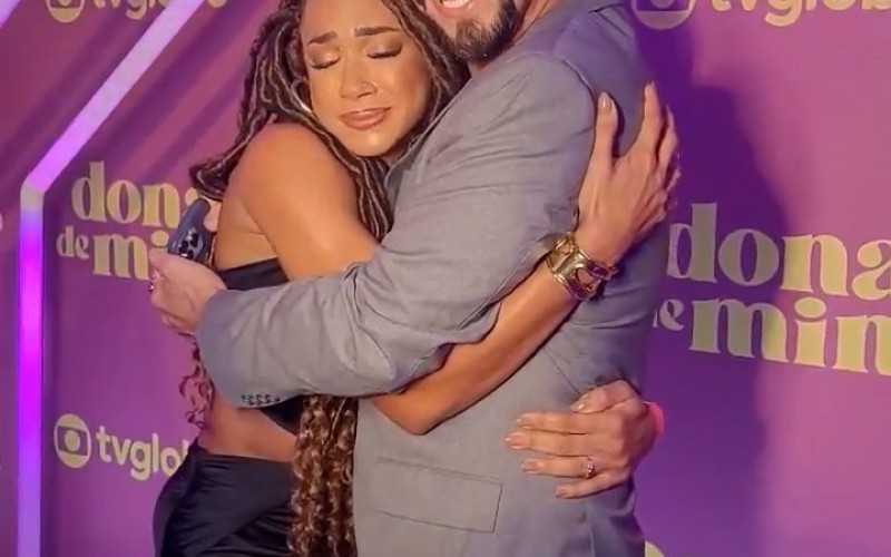 Aline e Vinícius têm reencontro emocionado fora do BBB 25