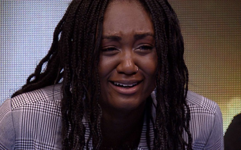 Almoço do Anjo: Sarah Aline chora com vídeo da família