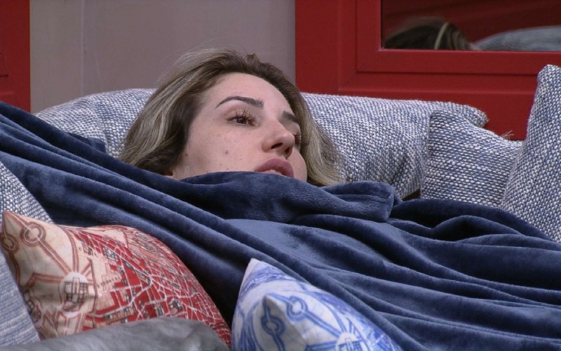 Amanda chama atenção de Bruna Griphao: 