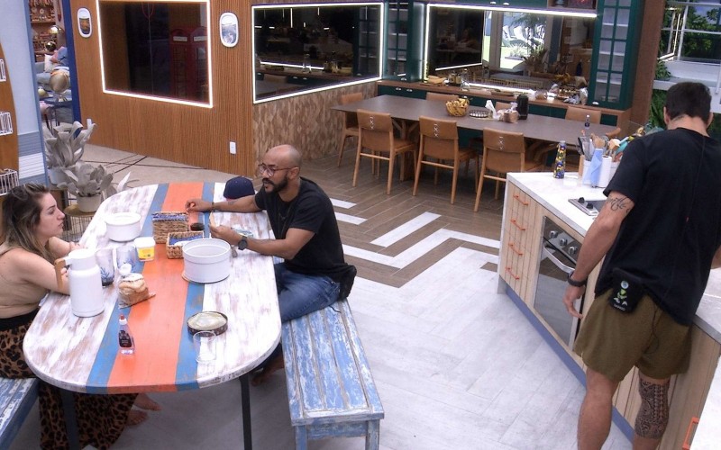 Amanda diz que não é prioridade de aliados