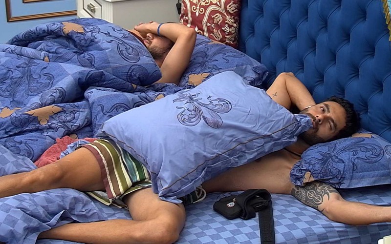Após madrugada intensa de festa, brothers acordam no BBB21