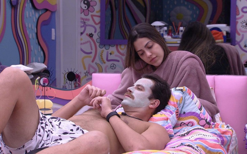 Após tirar a barba, Gustavo faz 