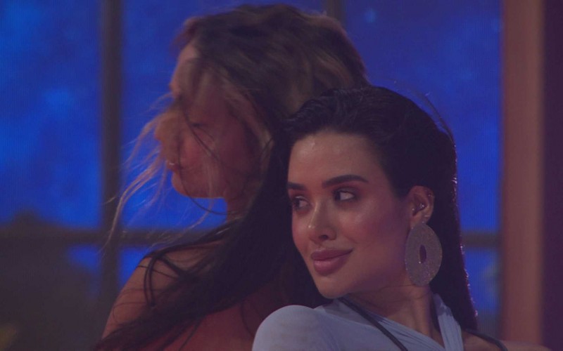 Após treta, Samira pede para tirar foto com Jordana: 