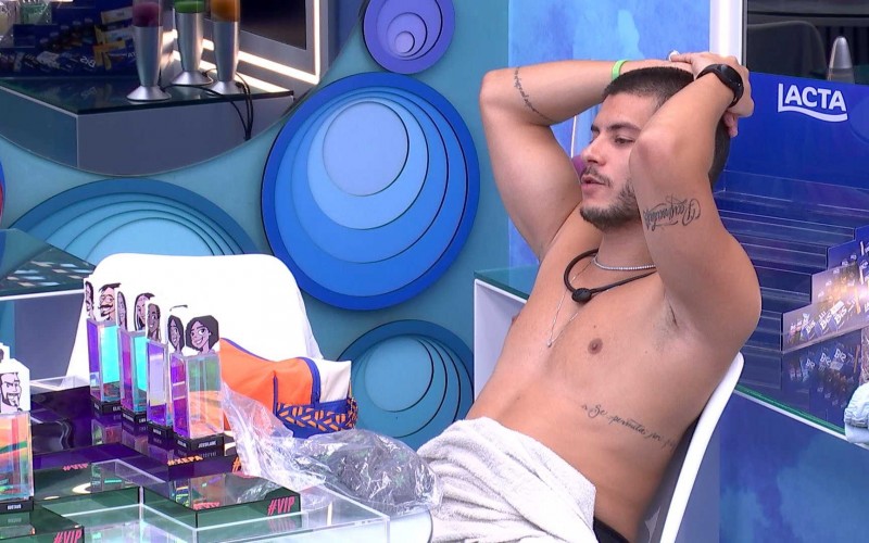 Arthur Aguiar, do BBB 22, critica Natália no Quarto do Líder