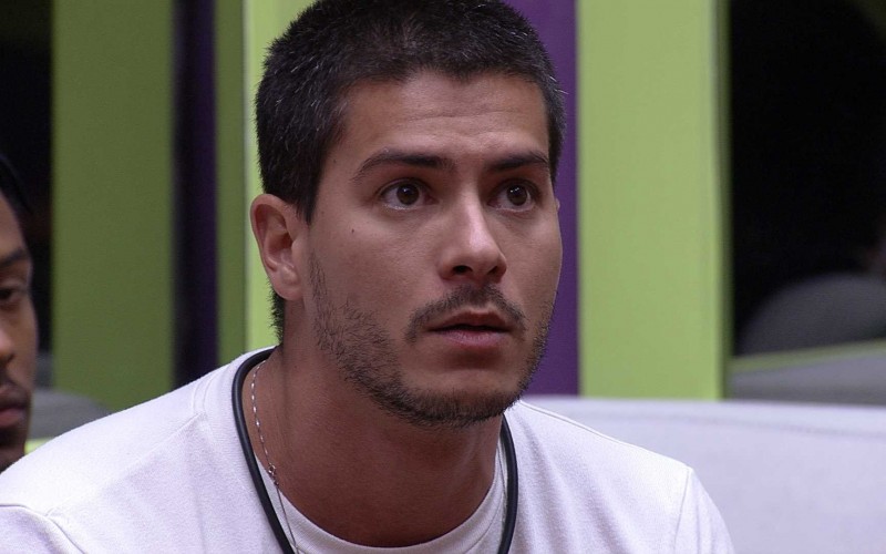 Arthur Aguiar fala para Lucas: 