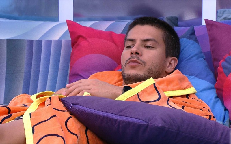 Arthur Aguiar inaugura Quarto do Líder no BBB 22