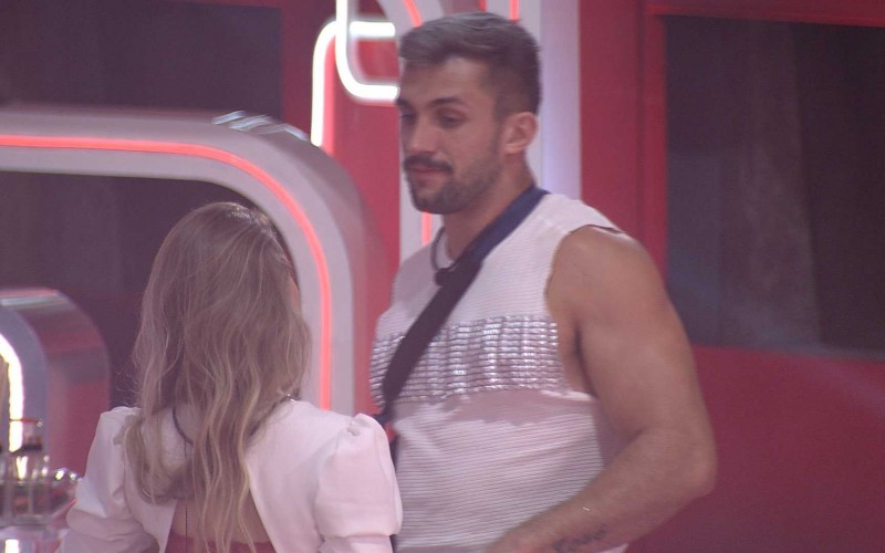 Arthur desabafa com Carla Diaz: 