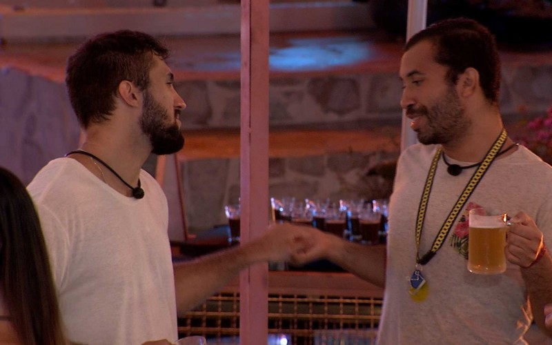 Arthur se declara para Gilberto: 