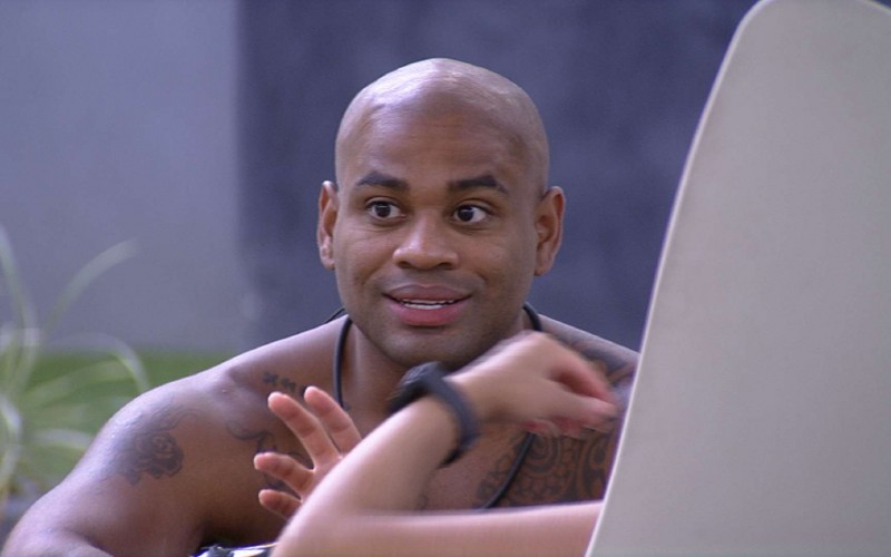 Cezar especula votos em papo com Domitila Barros: 