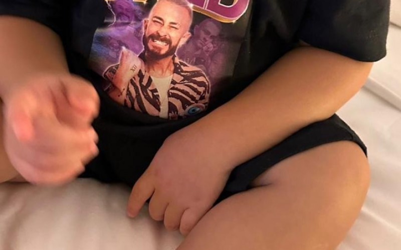 BBB 23: Filho de Fred acompanha estreia com a camisa do pai