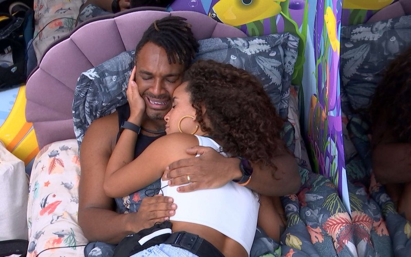 BBB 23: Fred Nicácio chora e é consolado por Domitila Barros