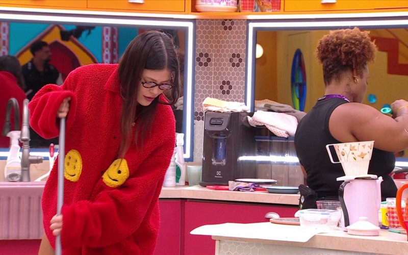 BBB 25: Brothers arrumam casa e cantam 