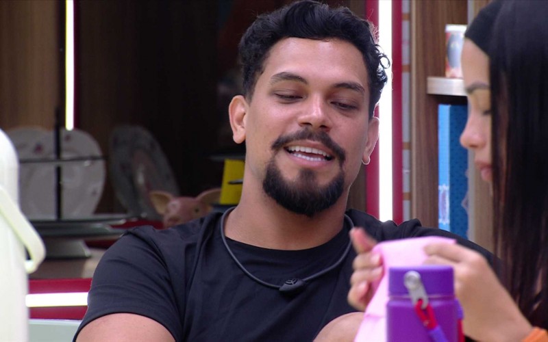 BBB 25: Vinícius conta que já cantou com estrela da música