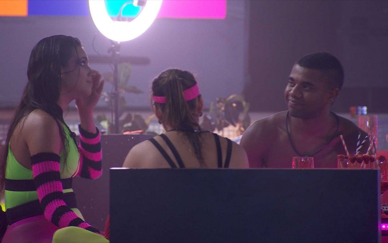 Beatriz pergunta para brothers: 