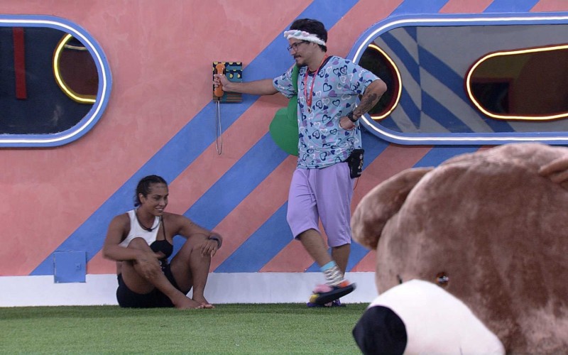 Brothers acampam ao lado do Big Fone no BBB 22