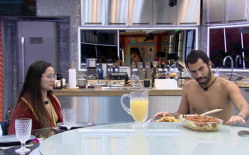 Brothers almoçam no Vip do BBB21