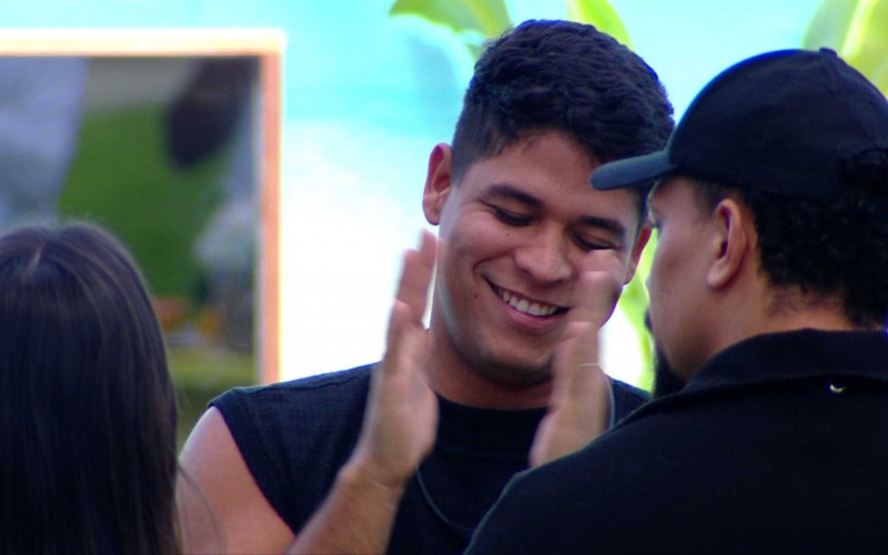 Brothers cantam parabéns para Guilherme nesta segunda-feira (7)