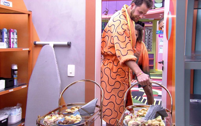 Brothers do BBB 22 recebem comes e bebes do pré-festa
