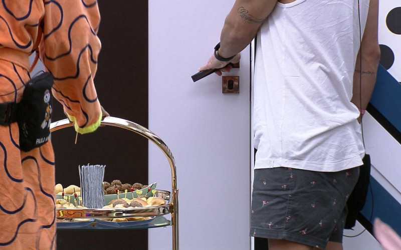 Brothers do BBB 22 recebem comes e bebes do pré-festa