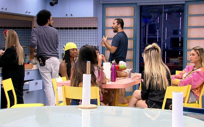 Brothers preparam almoço na Xepa do BBB21
