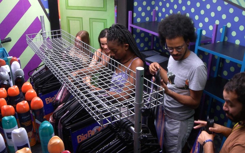 Brothers recebem figurinos da Festa Samsung no BBB21 e vibram