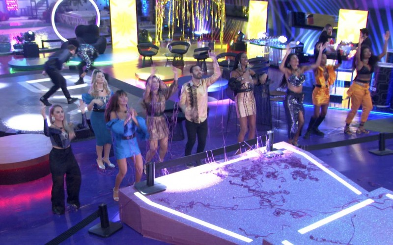 Brothers se animam durante Festa Olho no Olho no BBB21