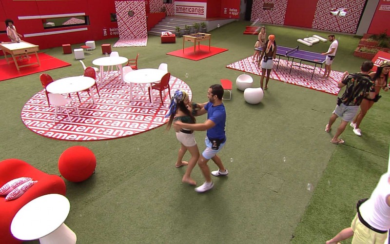 Confinados do BBB21 se divertem na Pool Party Americanas
