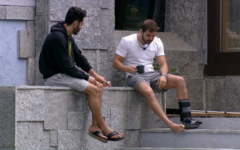 Caio comenta com Líder do BBB21: 