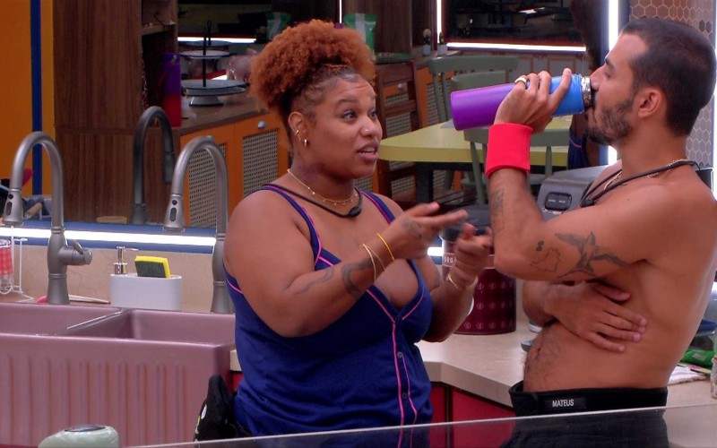 Camilla detona dupla e avisa: 