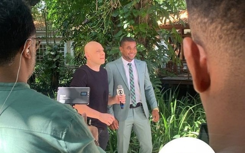 Campeão do BBB 24, Davi, chega aos Estúdios Globo