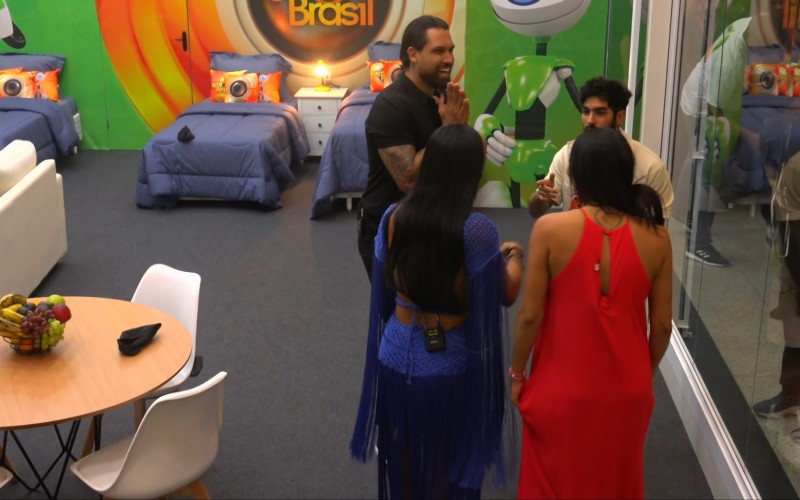 Candidatos do Norte chegam à Casa de Vidro, em Manaus