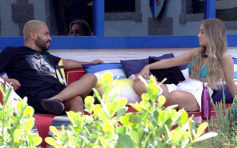 Carla Diaz sobre situação com brother: 