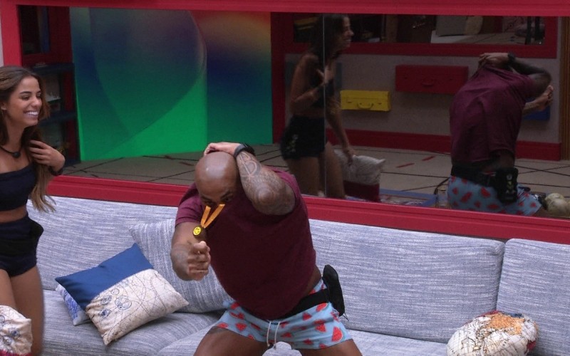 Cezar diverte brothers ao imitar Ricardo na festa do BBB 23