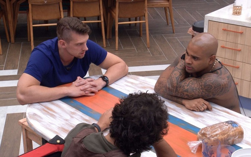 Cezar, do BBB 23, revela interesse em sister: 