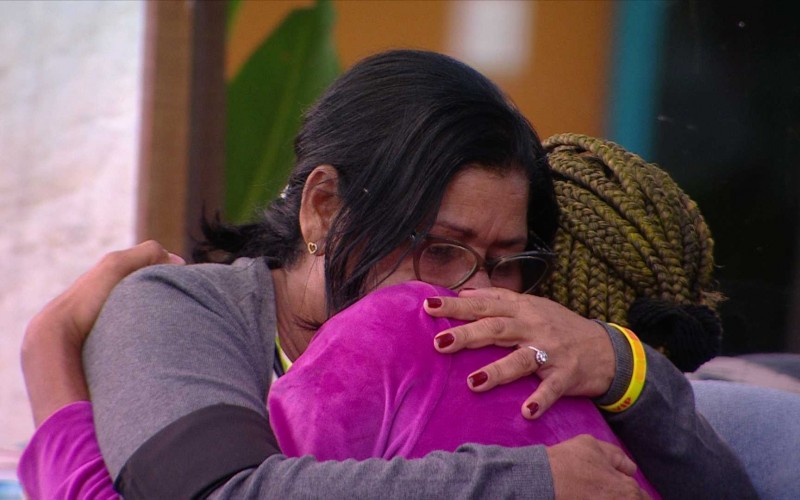 BBB 25 tem choro coletivo em conversa sobre avós