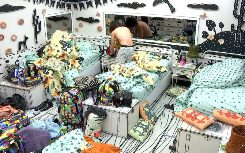 Confinados acordam com toque de despertar no BBB21