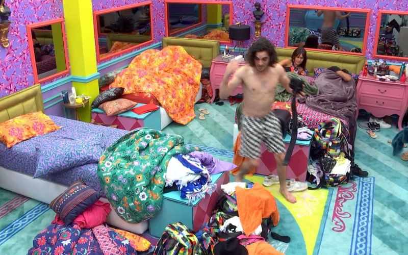 Confinados do BBB21 são acordados com toque de despertar