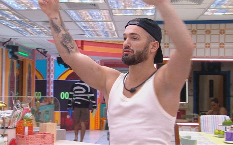 Diego Hypolito canta e dança na cozinha da Xepa no BBB 25