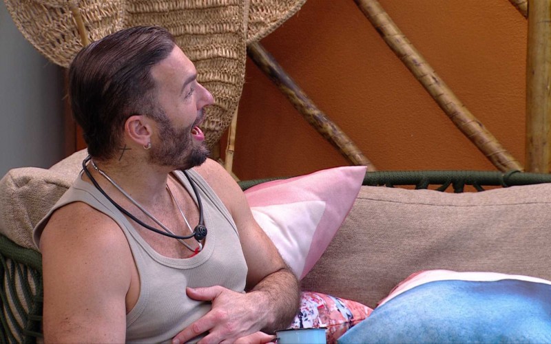 Diego Hypolito tenta se comunicar com pássaros no BBB 25