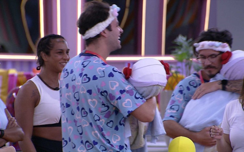 Eliezer e Gustavo cumprem o Castigo do Monstro no BBB 22