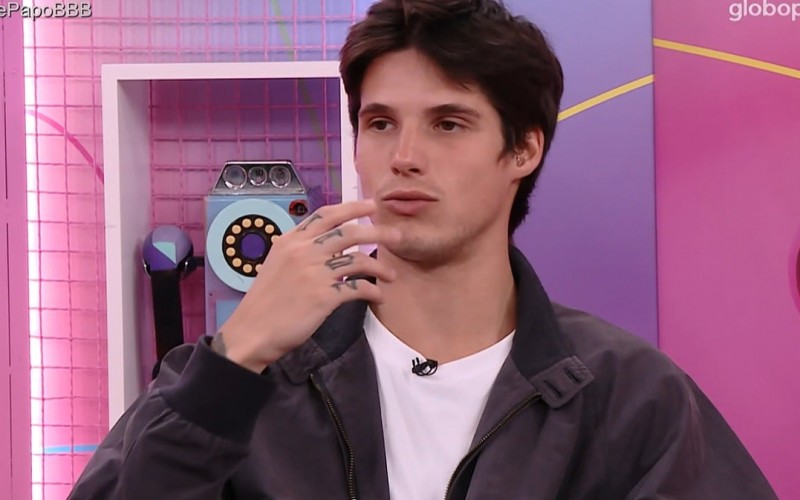 Eliminado, Gabriel se emociona ao ouvir recado do pai